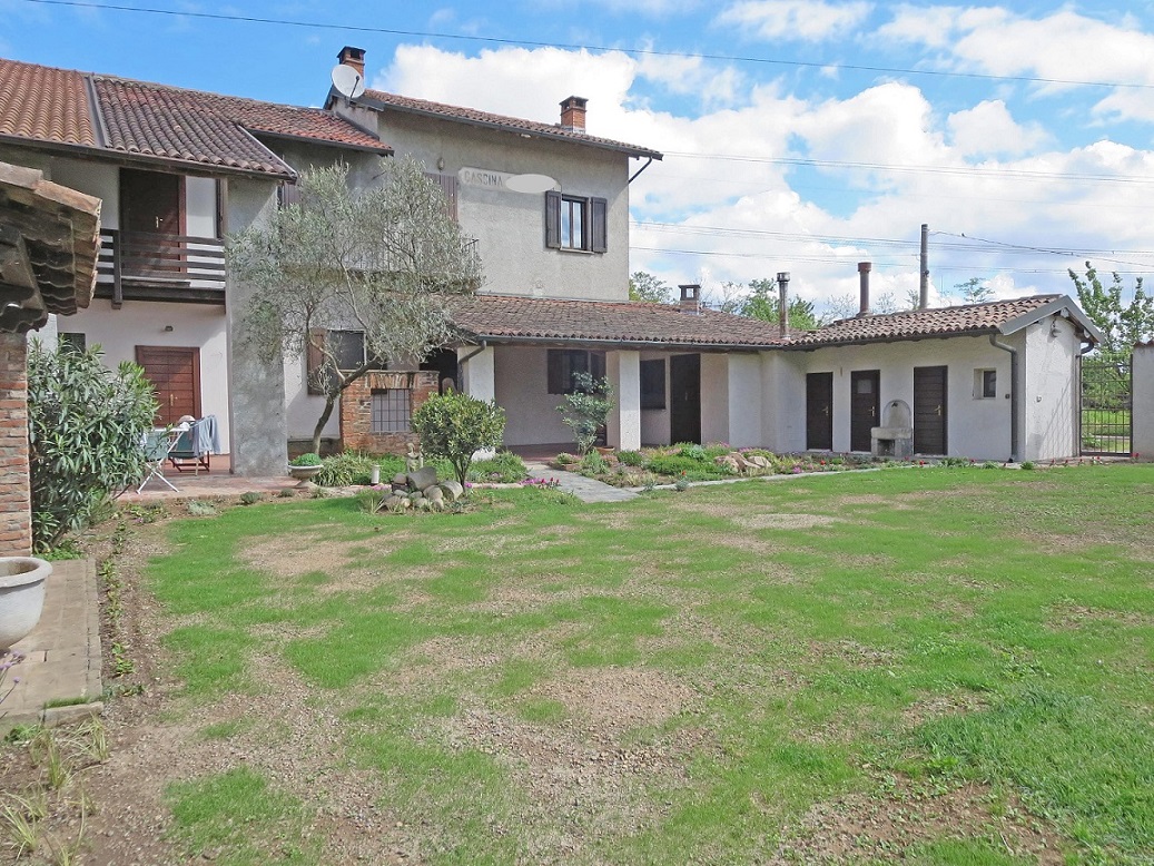 Soluzione indipendente con giardino privato