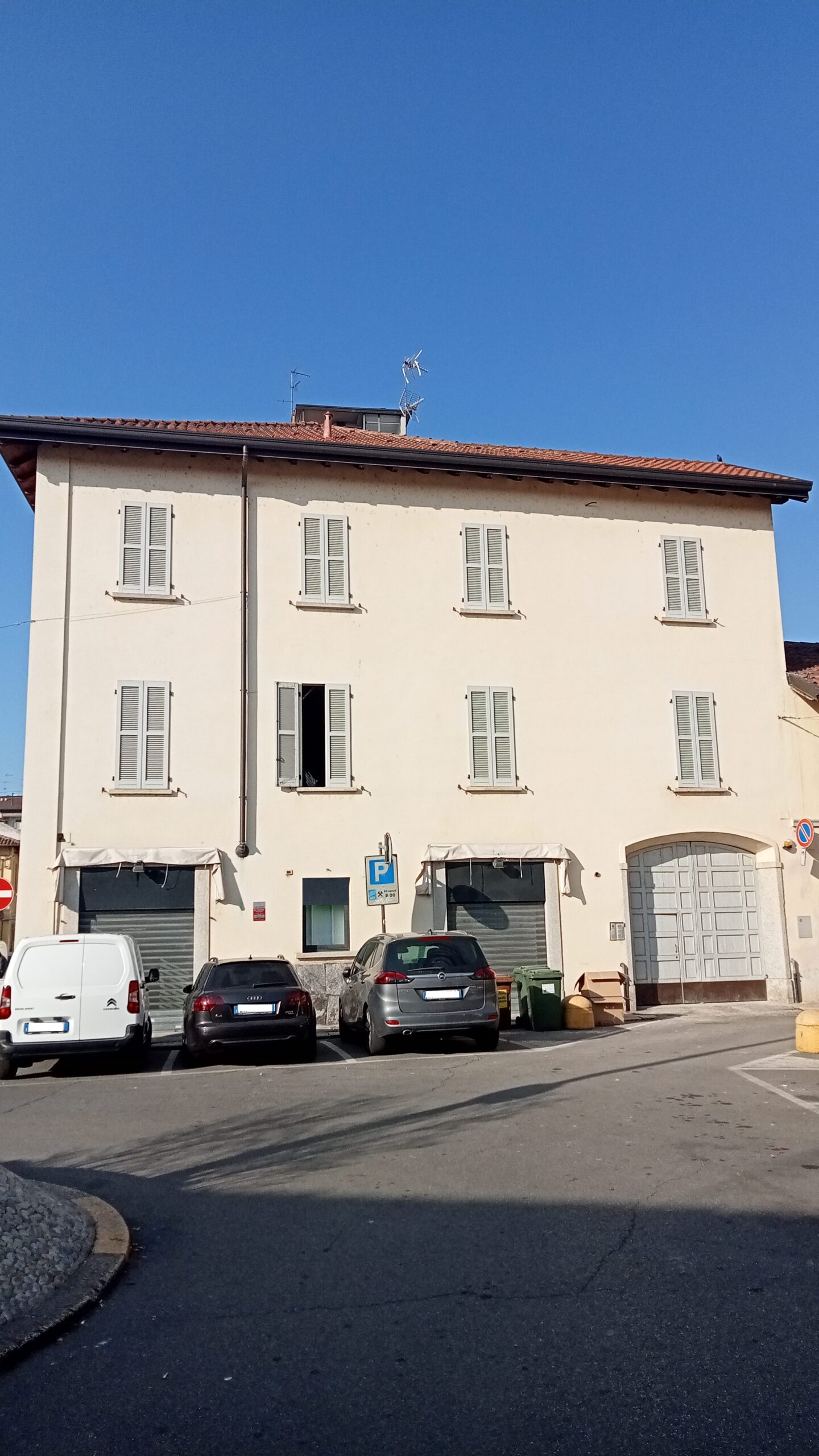Magenta, Piazza Parmigiani monolocale