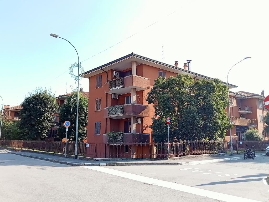 Appartamento ristrutturato, con cantina e box autorimessa.